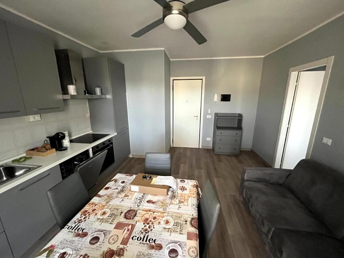 Bilocale Con Netflix Incluso Apartment โลดิ ภายนอก รูปภาพ